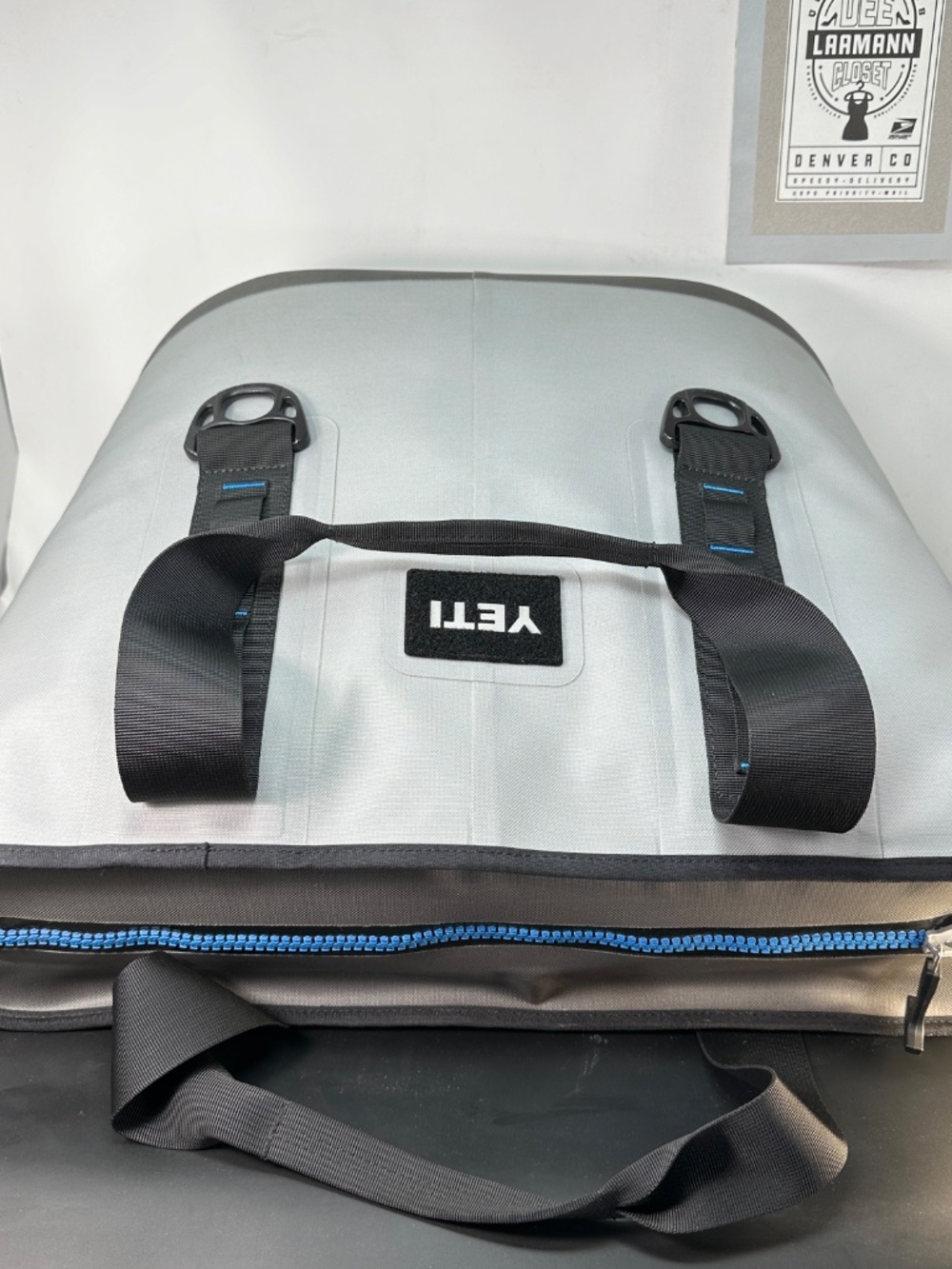 YETI® HOPPER 30 SHOULDER CARRY SOFT COOLER - Picture 4 of 14